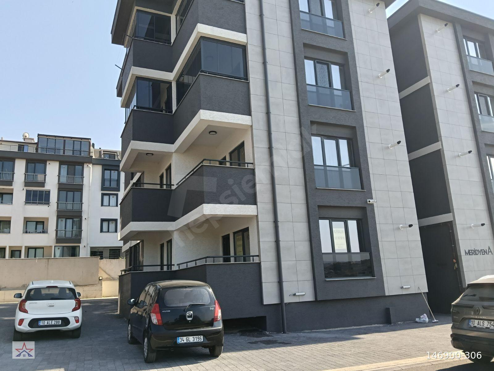 ÜÇ YILDIZ GAYRİMENKULDEN YENİ MAHALLEDE YÜKSEK GİRİŞ 2+1 DAİRE