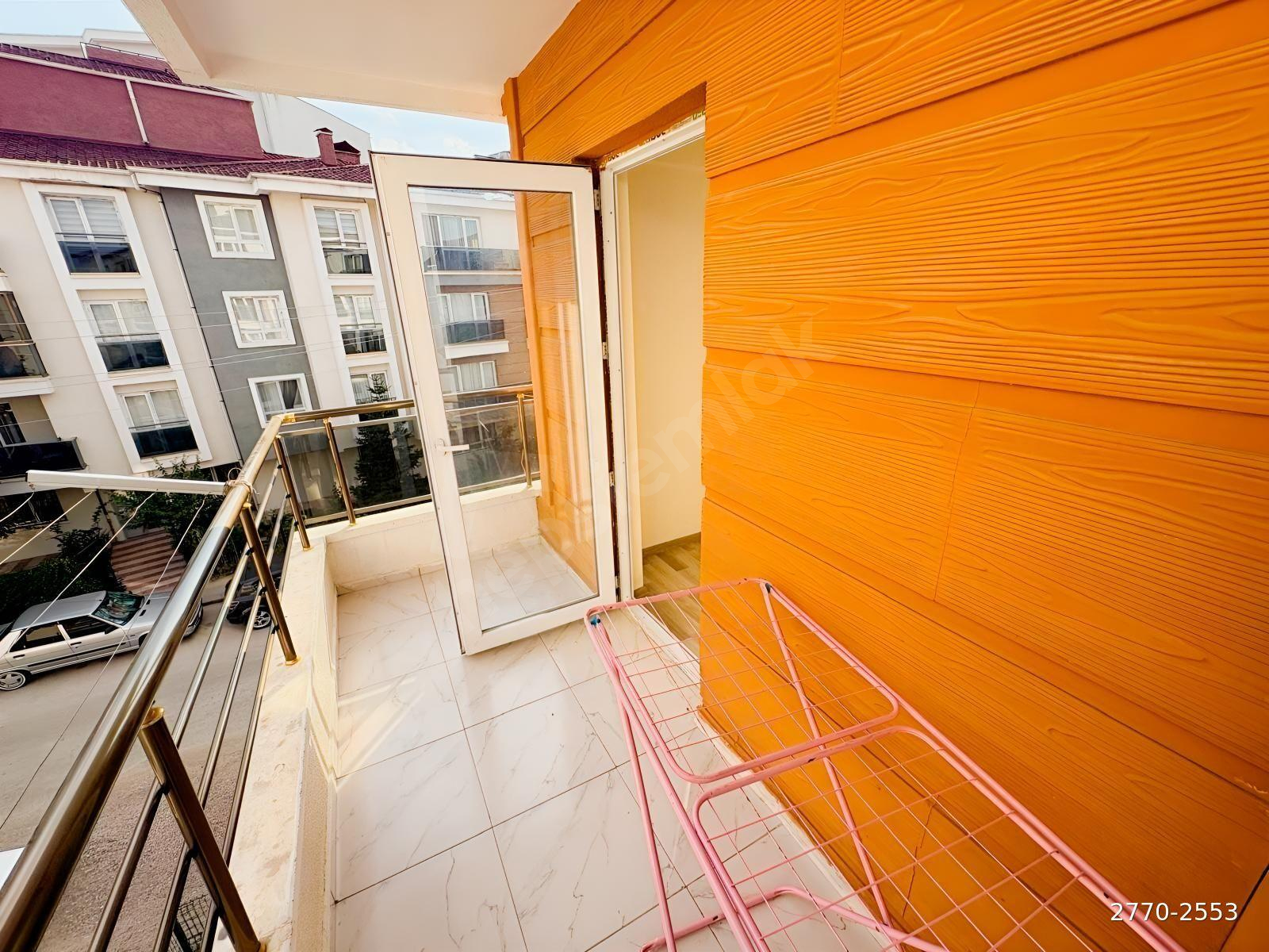 NUR EMLAK'TAN KÖY PARKA YAKIN ÖN CEPHE 3+1 SATILIK DAİRE