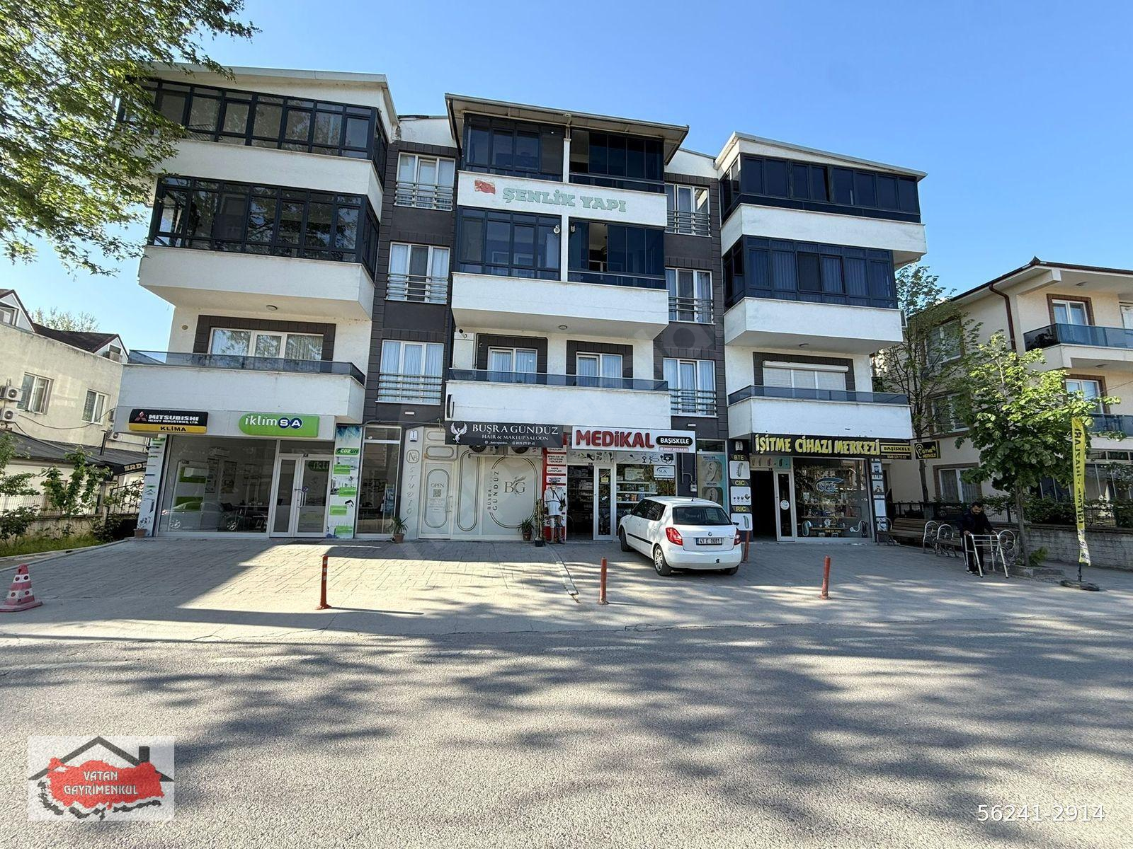 BAŞİSKELE MERKEZDE İÇİ FULL YAPILI CADDE ÜZERİ 4+1 ÇATI DUBLEKS
