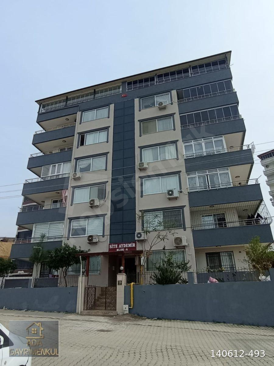 İsmet İnönü M. Aydemir Sitesi'nde satılık 2+1 doğalgazlı daire.