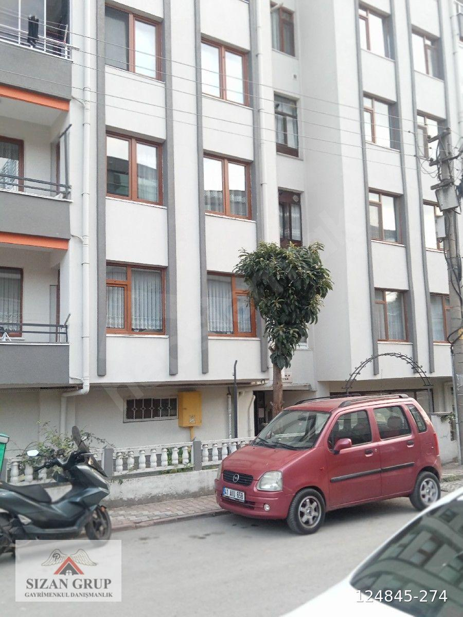 İZMİT KURUÇEŞME MERKEZİN DE 3+1 ARAKAT KİRALIK DAİRE