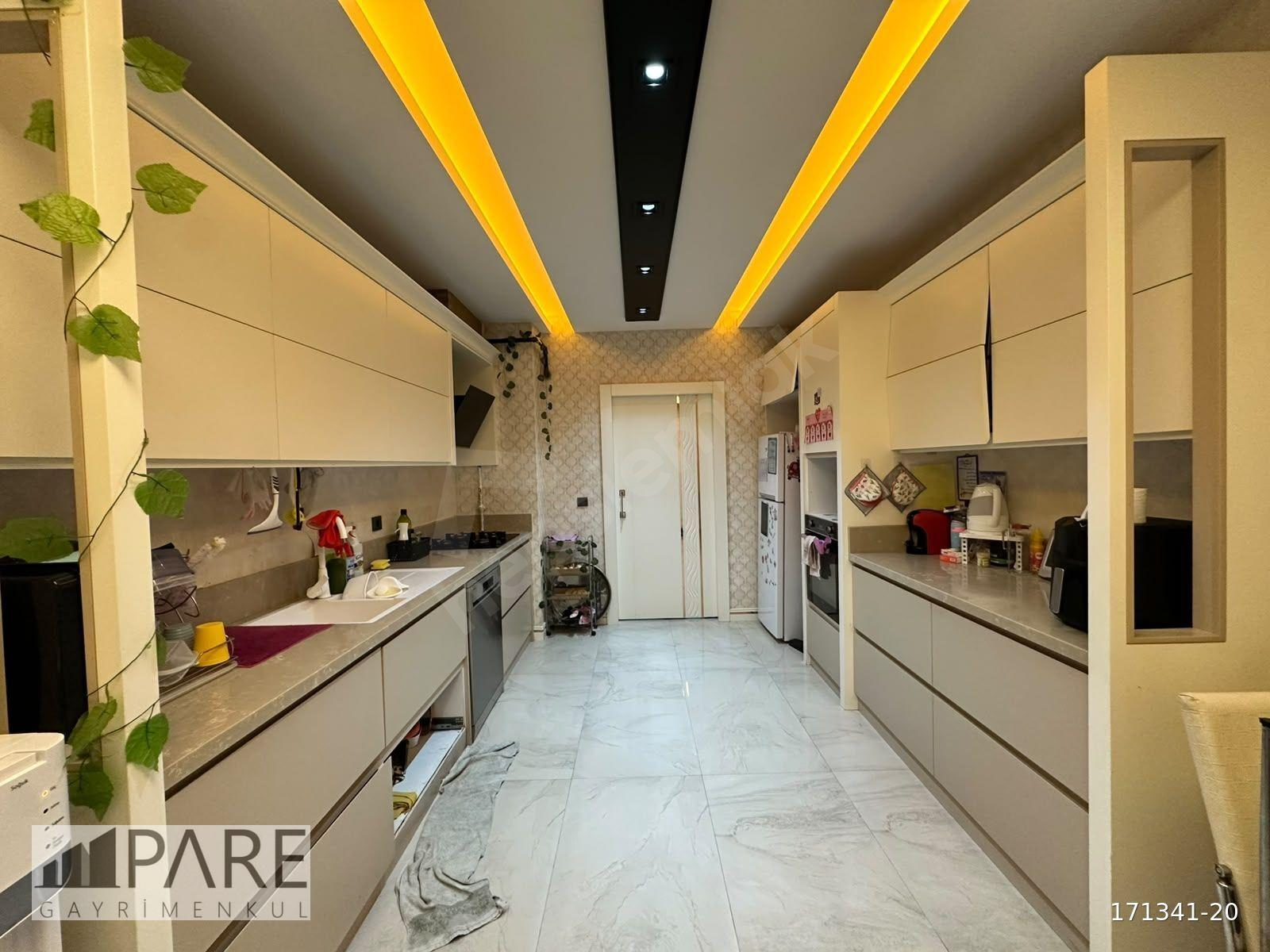 PARE'DEN EVORA YAKINI KAPALI OTOPARKLI HAVUZLU 3+1 DAİRE