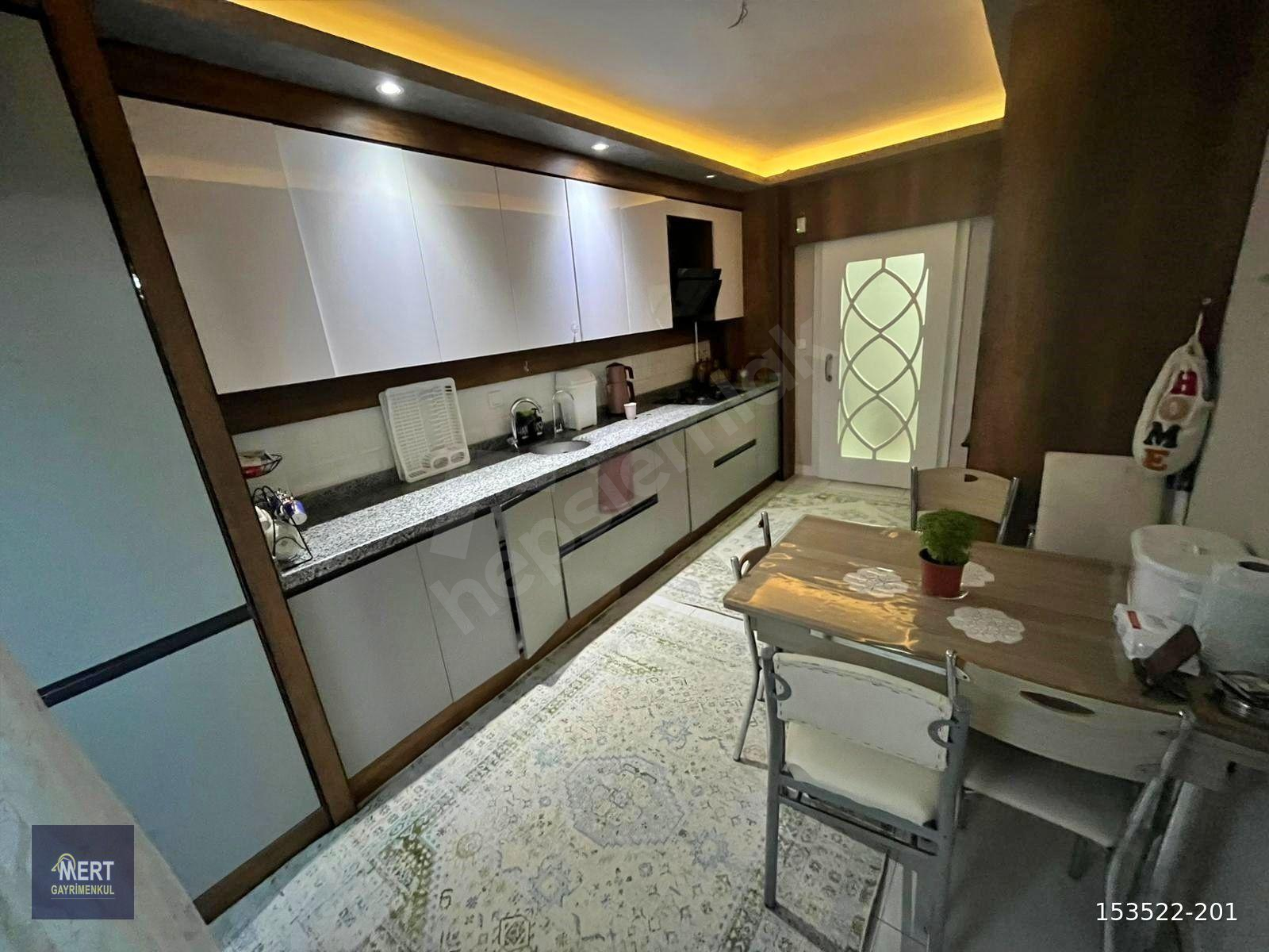 MERT'DEN MENDERES'DE BULVAR CEPHELİ MERKEZİ KONUMDA 3+1 DAİRE