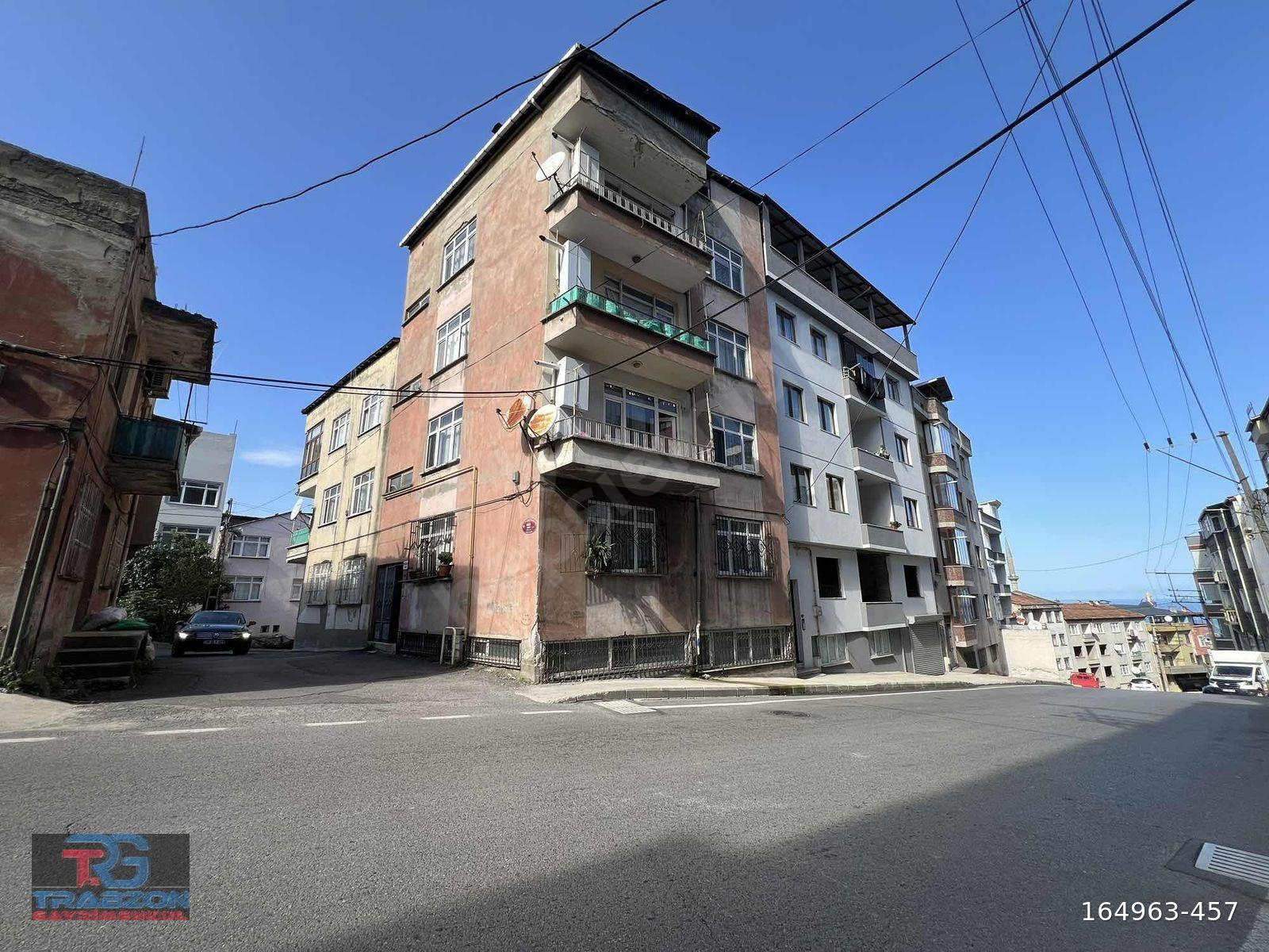 BAHÇECİK'TE SATILIK 2+1 DAİRE