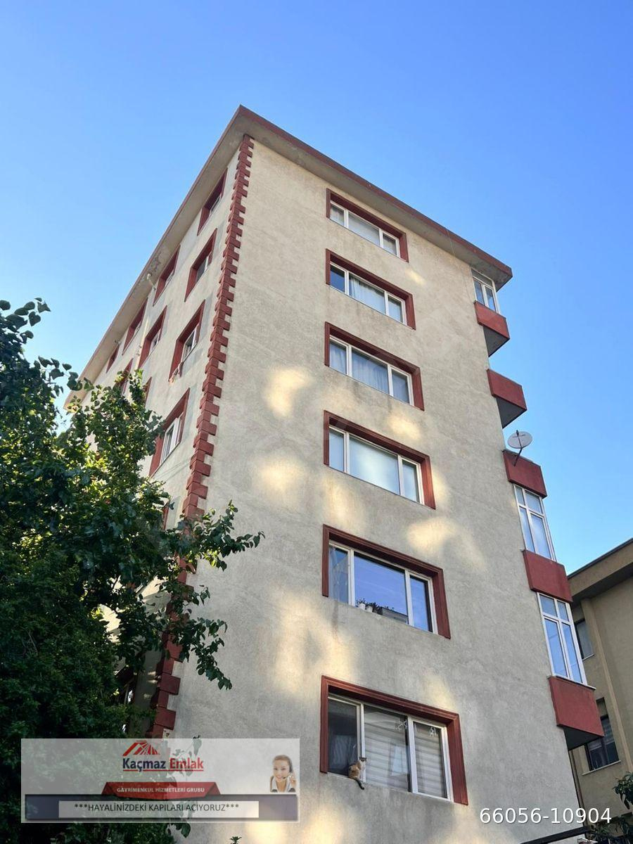 KAÇMAZ'DAN İçerenköy Merkez'de Asansörlü Bina'da Katta Tek 3+1