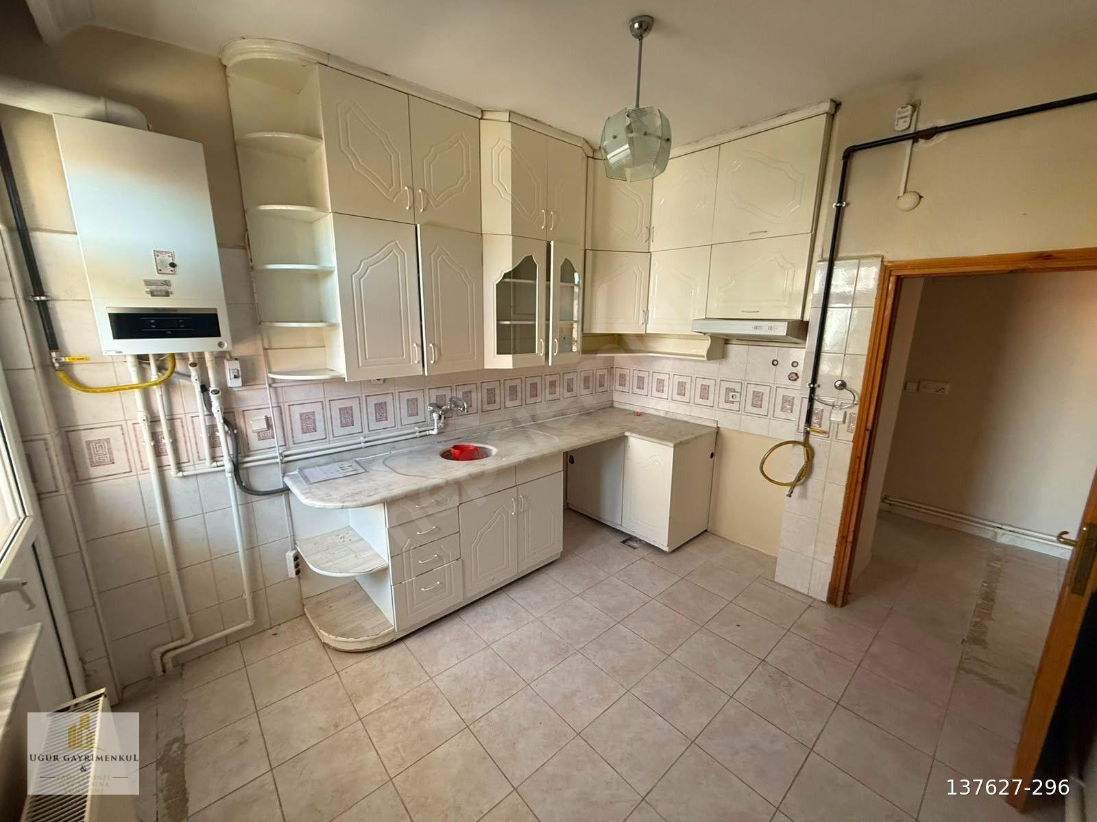 DEVELİ ÇARŞI MERKEZDE SATILIK 3+1
