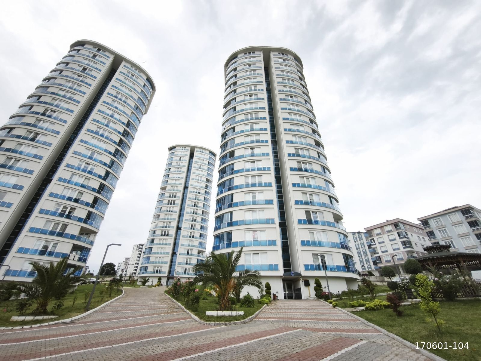 FIRSAT DAİRE AZAK TOWER SİTESİNDE GENİŞ 3+1 SATILIK