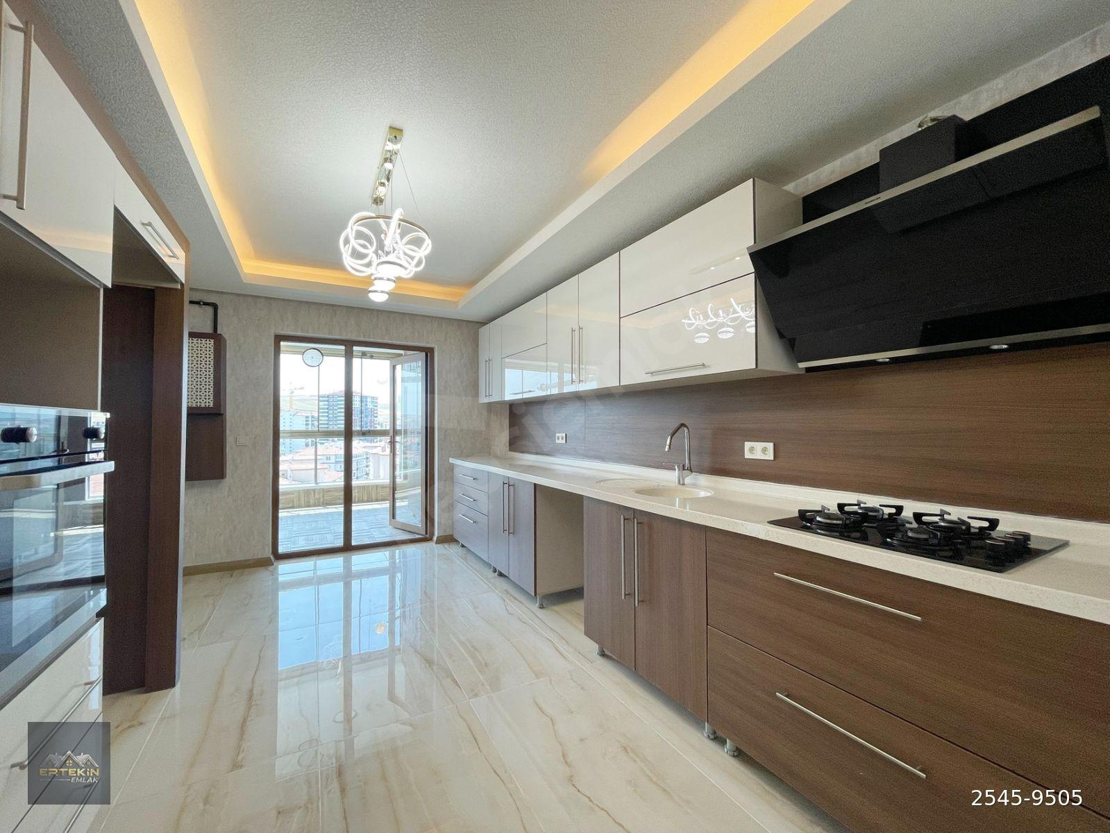 ERTEKİN EMLAK'TAN PURSAKLAR SARAY FEN LİSELİ YAK SİTE İÇERİSİNDE TERAS BALKON'LU 4+1 LÜKS DAİRE
