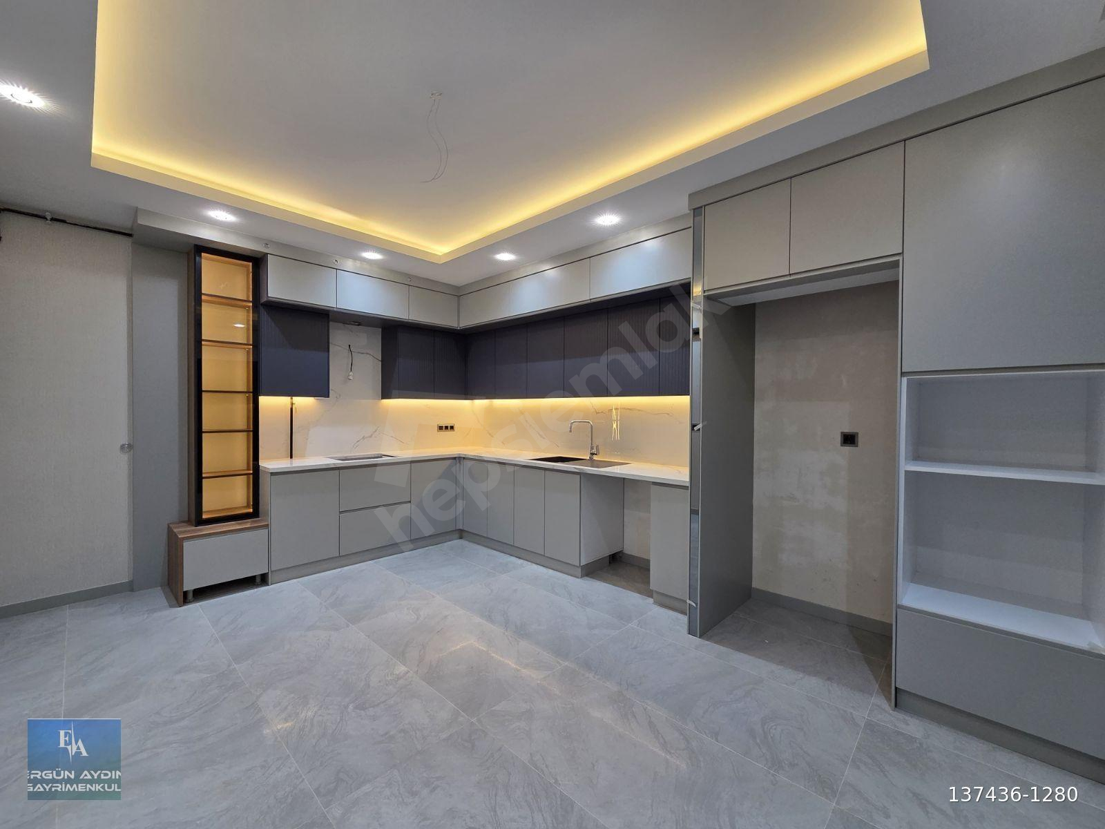 ERGÜN AYDINDAN Rezidanslar Bölgesinde 3+1 190m2 Arakat Daire