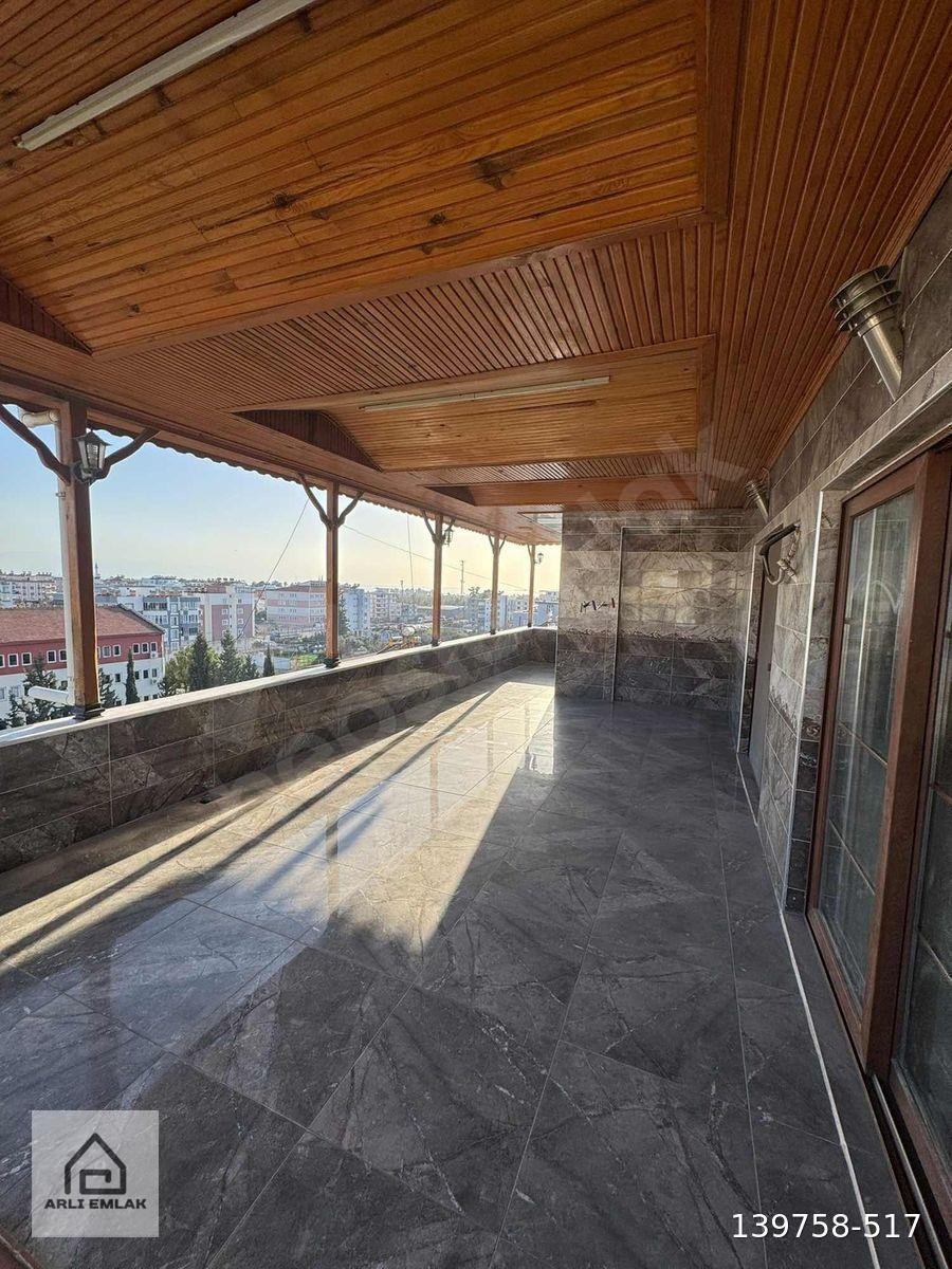 ARLI'DAN 7+2 LÜKS DUBLEKS CADDE ÜZERİNDE (ARAÇ TAKASLI)