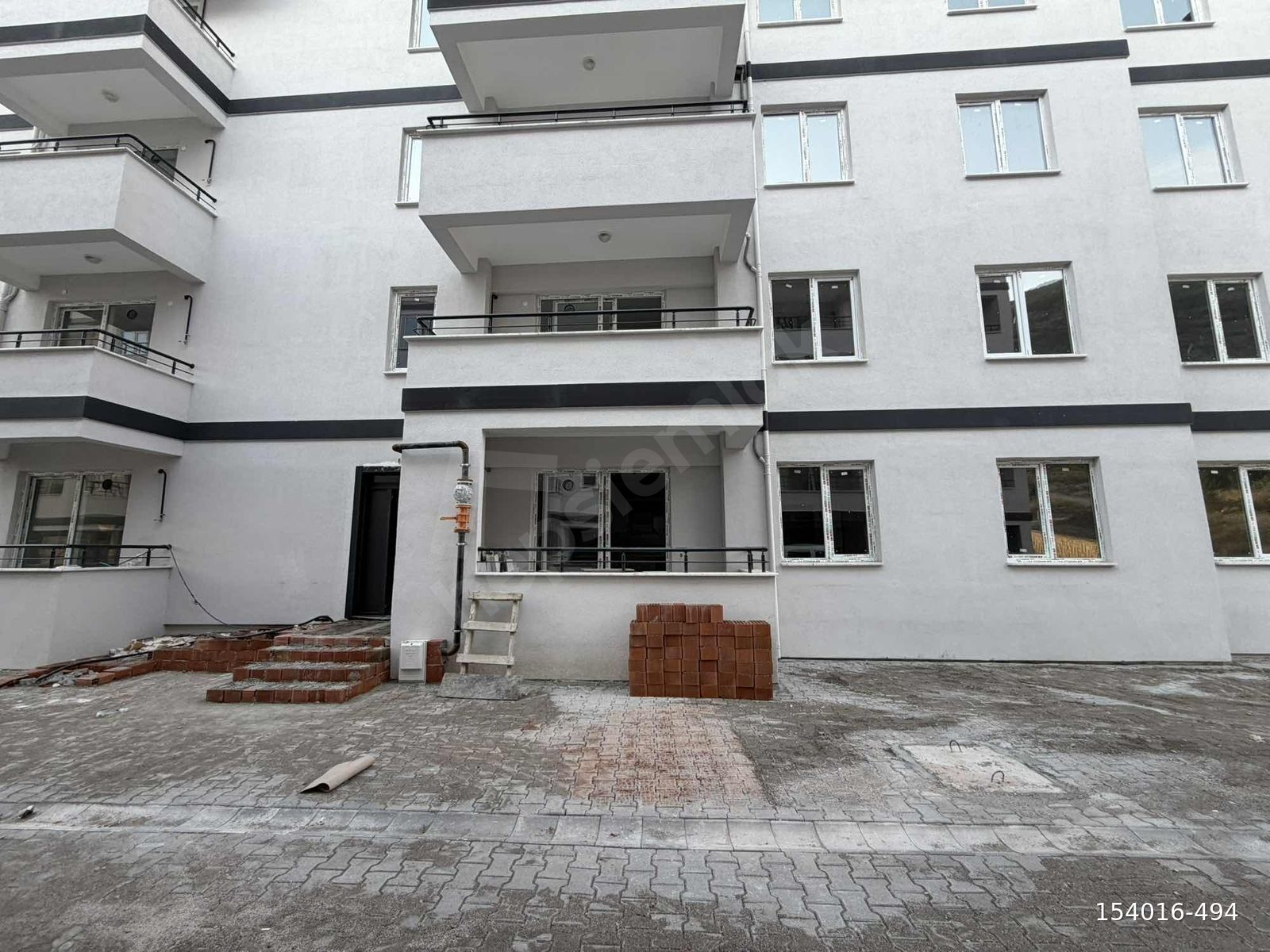 AKBİLEK MAHALLESİN'DE SATILIK 2+0 DAİRE 85 M2