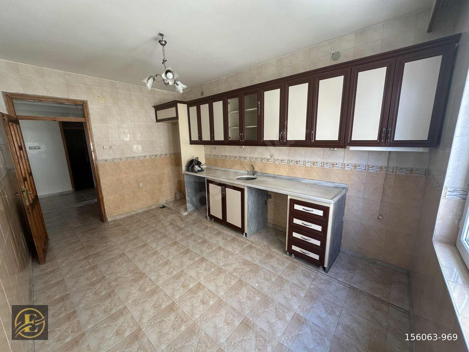 EKOL'DEN ŞHEL KARŞISINDA KÖŞE BAŞI ÇOK GENİŞ TEMİZ 2+1 KİRALIK