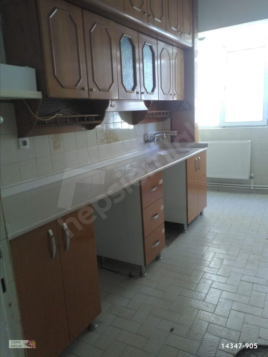 Emek'te Gazi Dişe Yakın Katta Ön cephe Kombili 3+1