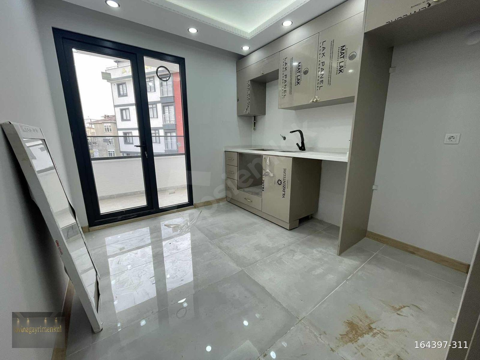 CEVİZLİ FIRINA 100M ARAKAT ASANSÖRLÜ CADDE ÜSTÜ 2+1 DAİRE