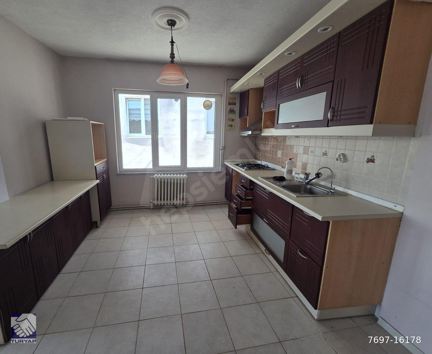 OMURTAK CADDESİNE CEPHE EV-OFİS İÇİN UYGUN KIRALIK 2+1 DAİRE