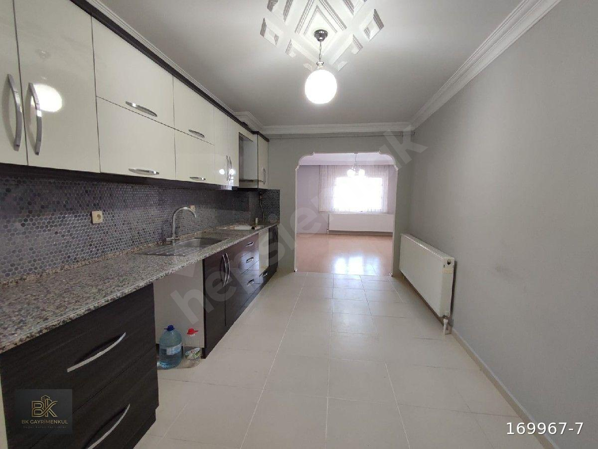 CUMHURİYET MAHALLESİ ÇARŞI MERKEZE YAKIN KONUMDA ACİL SATILIK 3+1 DAİRE