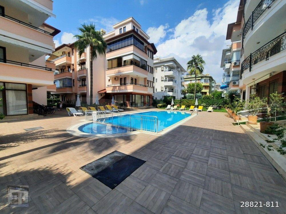 Alanya merkez Oba sahilde kiralık siteiçinde 2+1 eşyalı daire