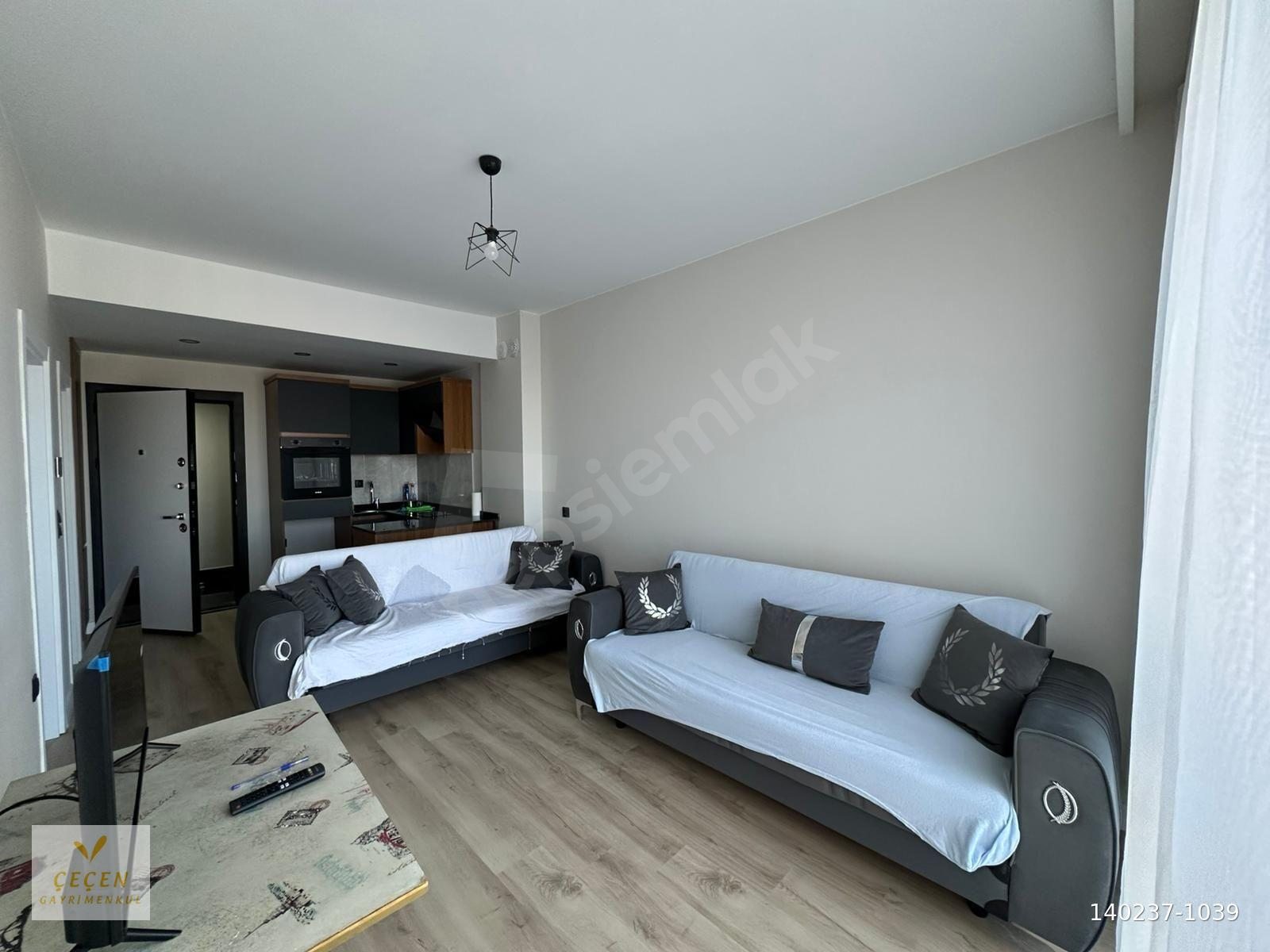 ÇEÇENDEN UYSAL GLORİA'DA EŞYALI KİRALIK HAVUZ CEPHE 1+1 FIRSATI