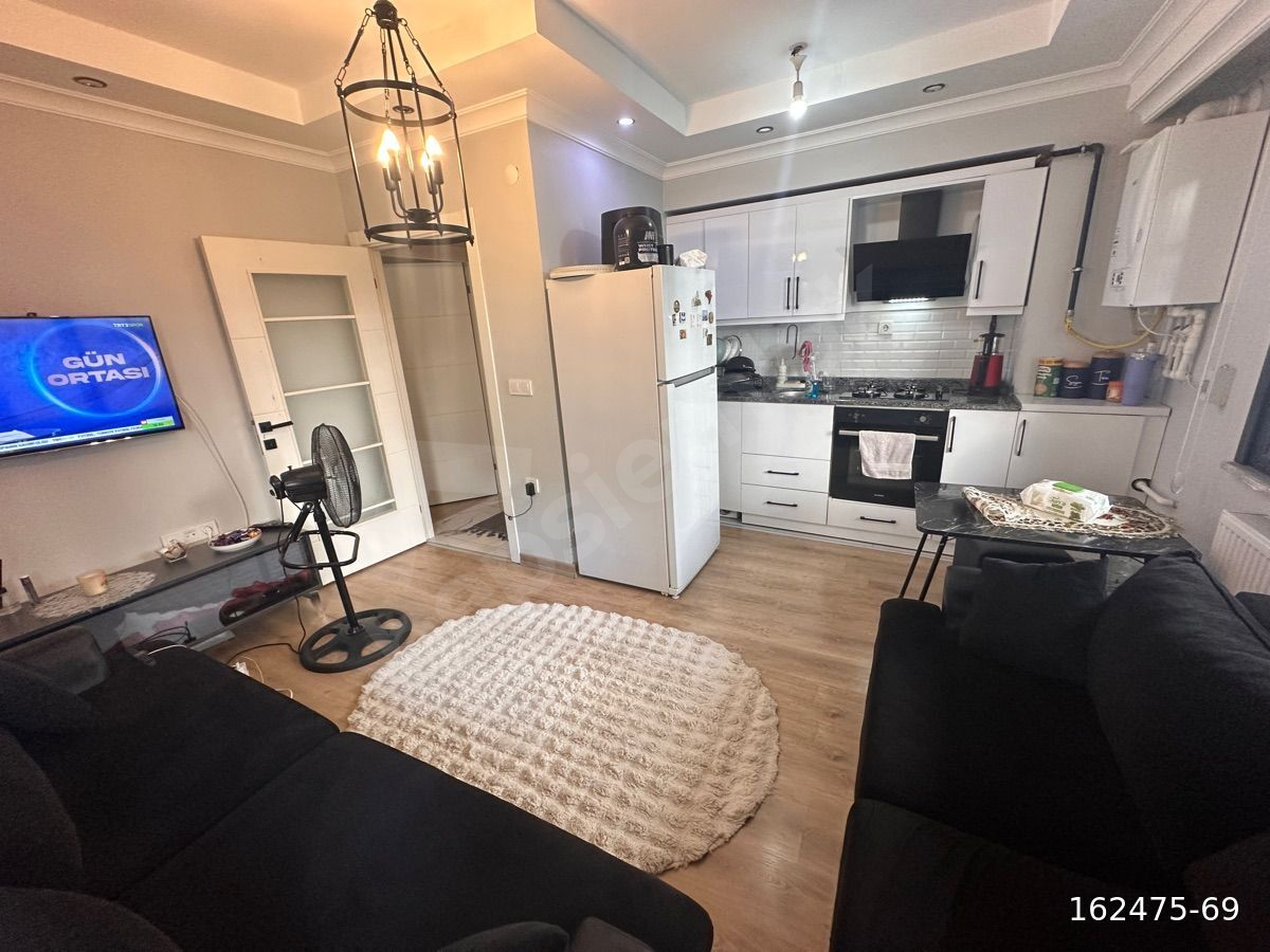 METROBÜSE 1 DK MESAFEDE EŞYALI 1+1 GİRİŞ KAT ÖN CEPHE