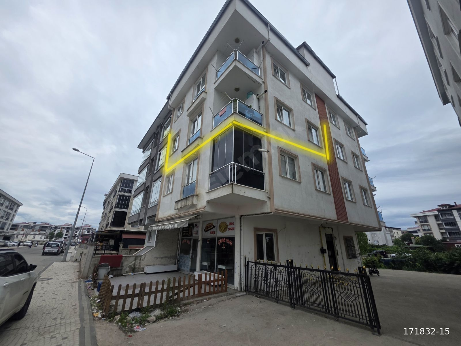 Cumhuriyet Mahallesi'nde 2. Ara kat Satılık 2+1 Daire.