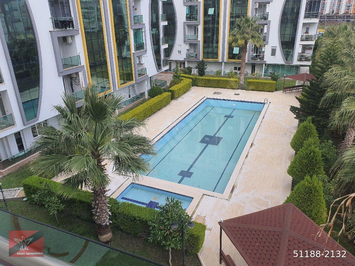 BERAT'TAN HAVUZLU KAMELYALI SİTEDE ARAKAT DUL MOBİLYALI 2+1