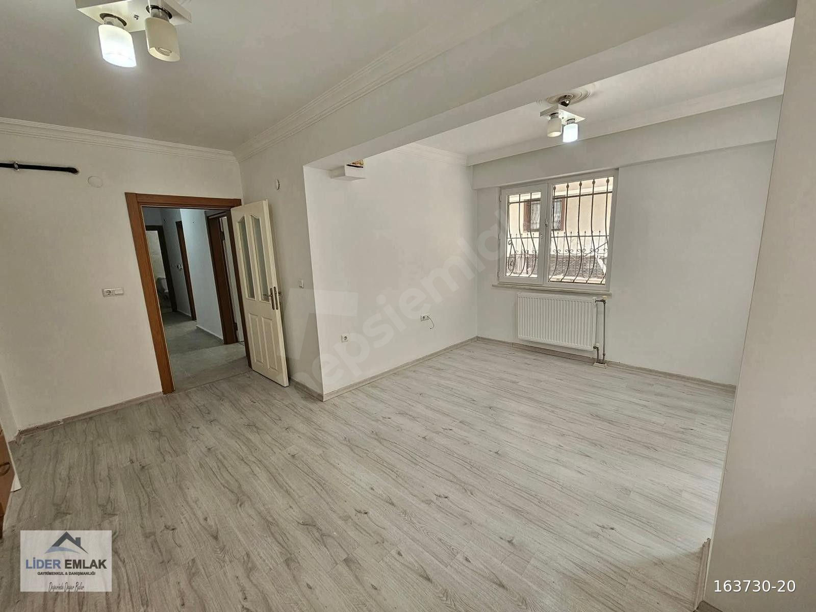 LİDER EMLAK'tan FIRSAT DAİRE -- 2+1 GİRİŞ KAT İSKANLI ,ANKASTRELİ GENİŞ YAŞAM ALANINA SAHİP DAİRE