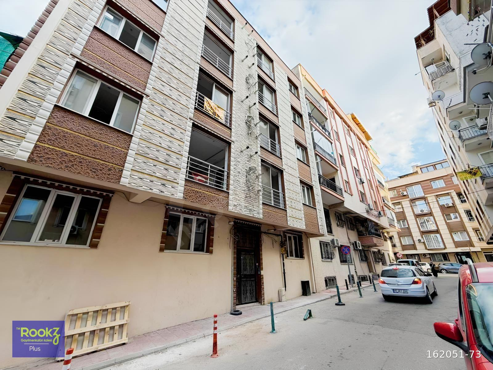 MANİSA SAKARYA MAHALLESİNDE ASANSÖRLÜ 1+1 ARAKAT DAİRE