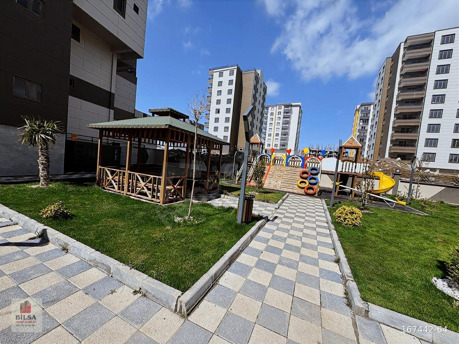 BİLSA 3+1 yerden ısıtmalı iki bloklu sitede 35 metre yolda
