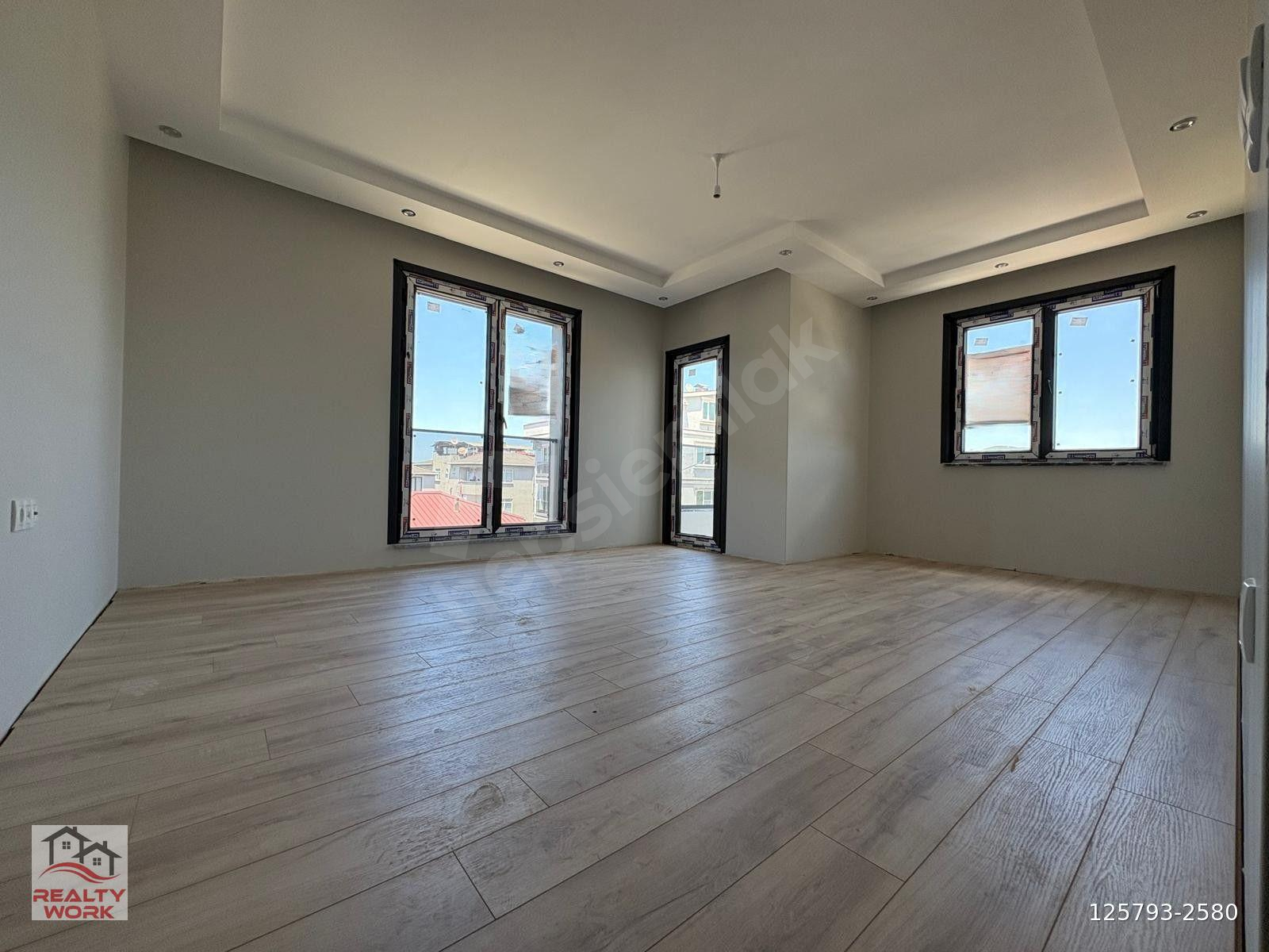 KONFORU VE KONUMUYLA ÖNE ÇIKAN 3+1 EBEVEYN BANYOLU LÜKS DAİRE