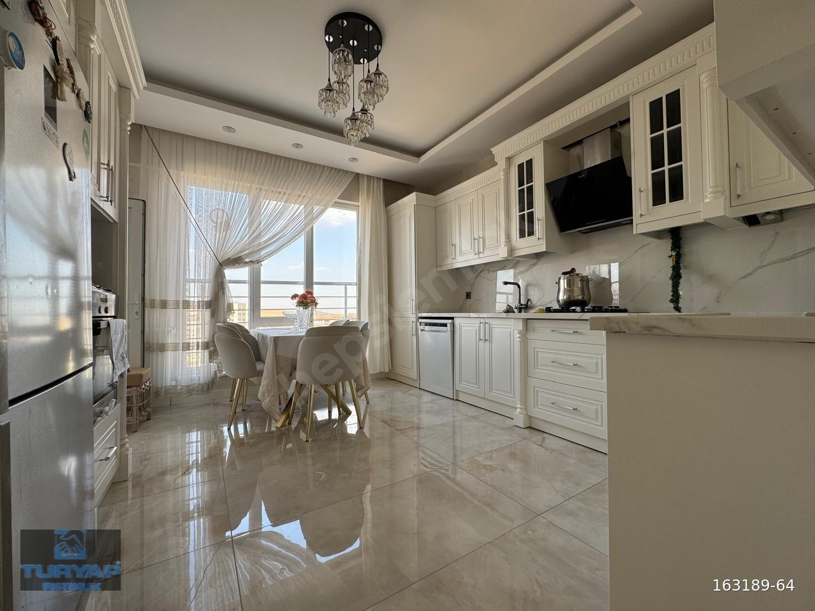 FISTIKLI' DA MERKEZİ KONUMDA MASRAFSIZ 3 CEPHELİ 3+1 DAİRE