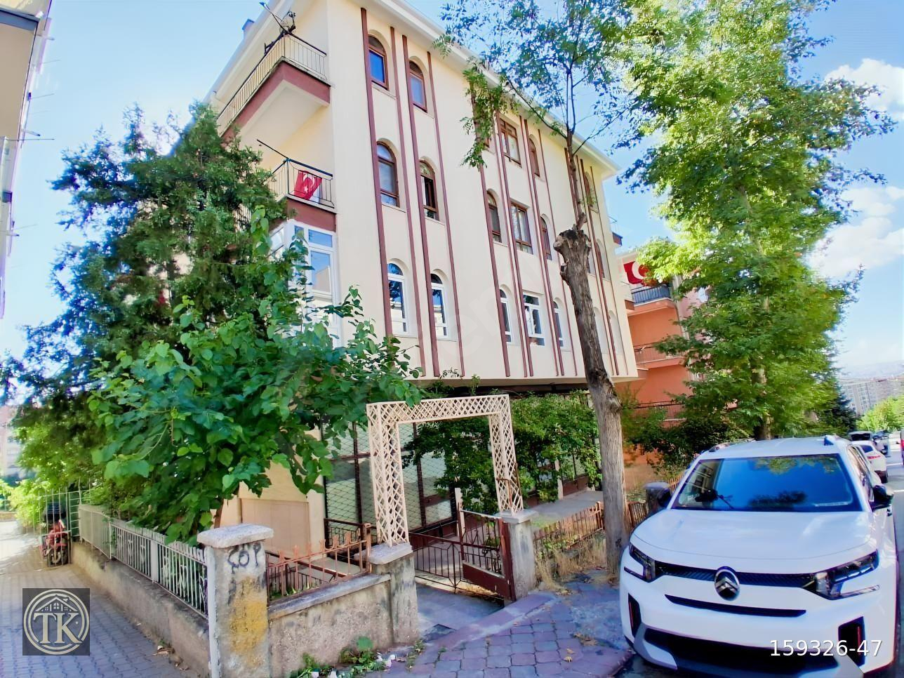 ÖVEÇLER NARLI SOKAKTA KİRALIK 3+1