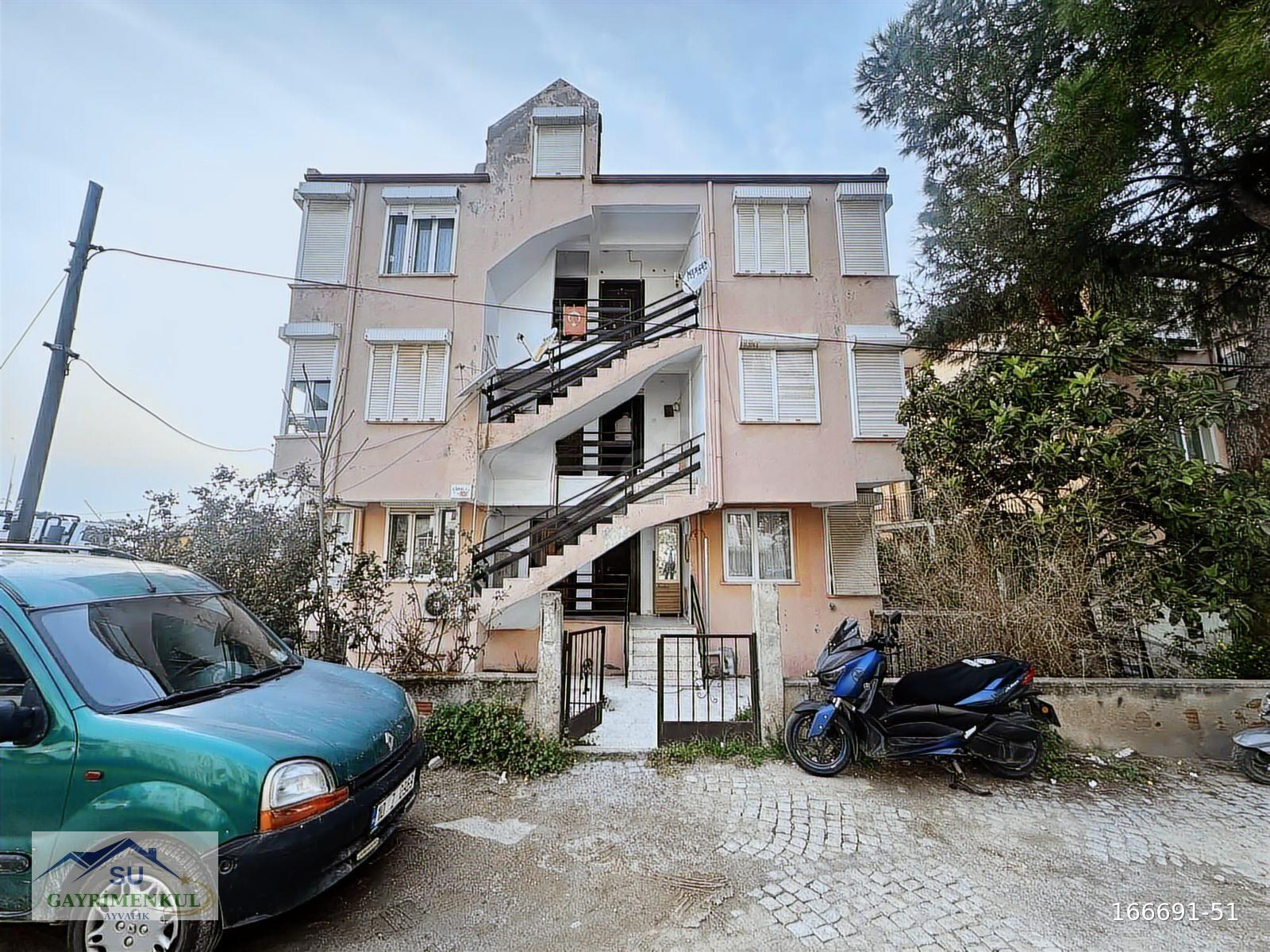 Ayvalık Su Gayrimenkul'den 150 Evler Mh.de Satılık 2+1 Daire