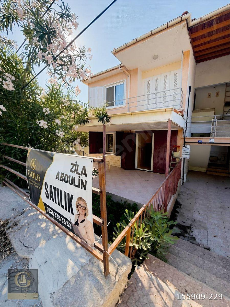 Kadınlar Denizinde Denize 150 m satılık 2+1
