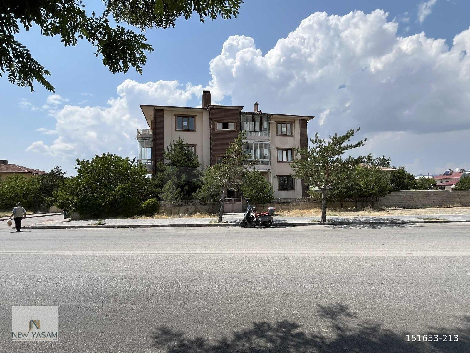 NEW YAŞAM EMLAKTAN BARBAROS MAHALLESİNDE KİRALIK 4+1