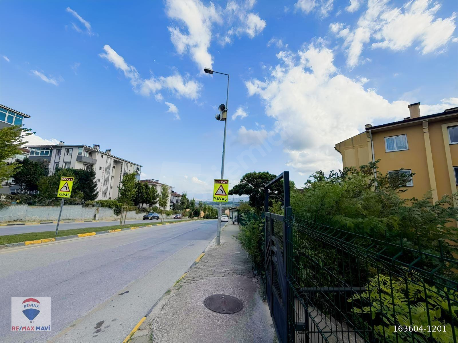 REMAX MAVİ 'DEN AYÇİÇEK VADİSİNDE SİTE İÇi 3+1 ARA KAT DAİRE