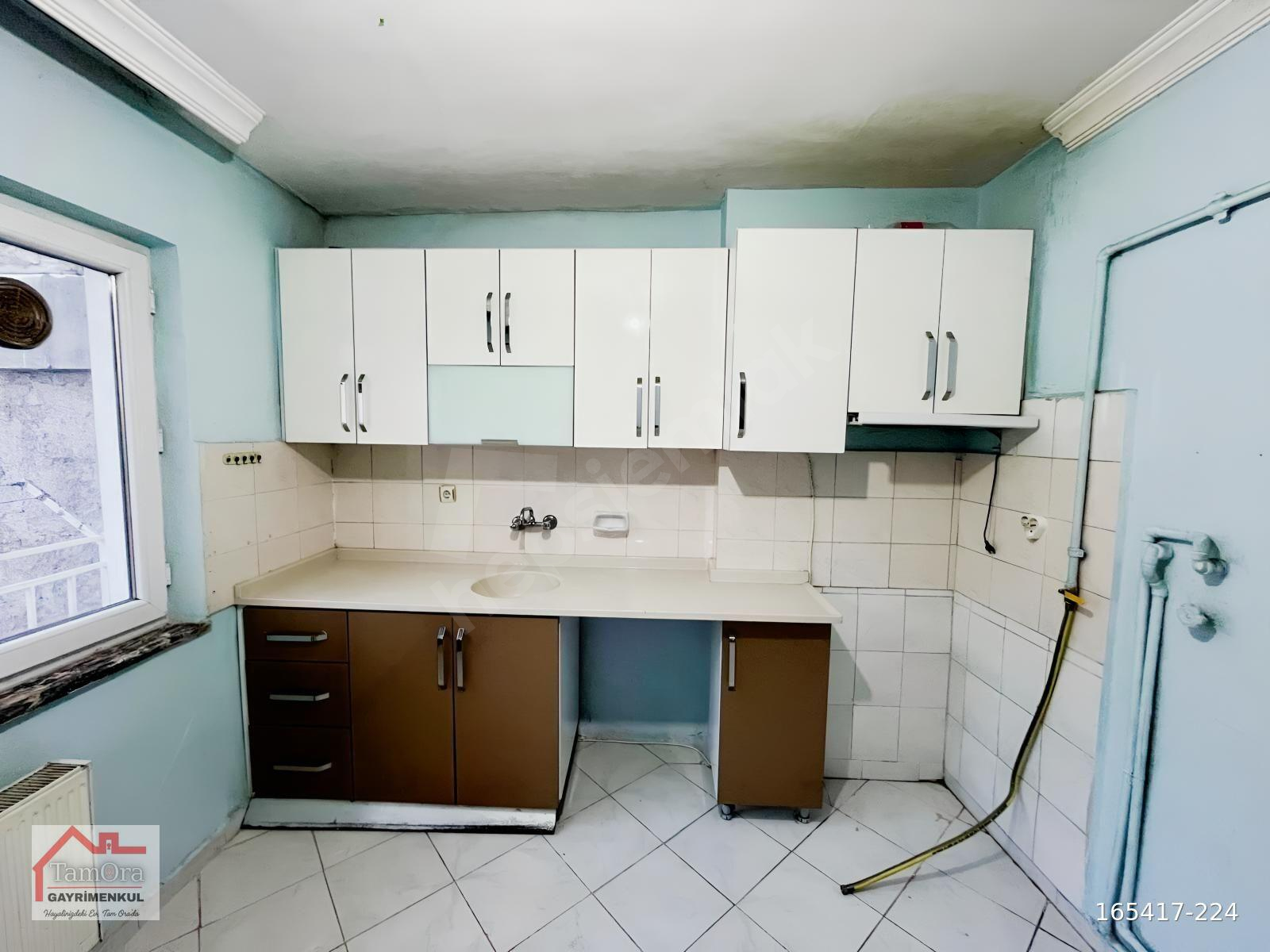 KUMLUBEL TANRIVERDİ SOKAKTA SATILIK GENİŞ KULLANIŞLI 2+1