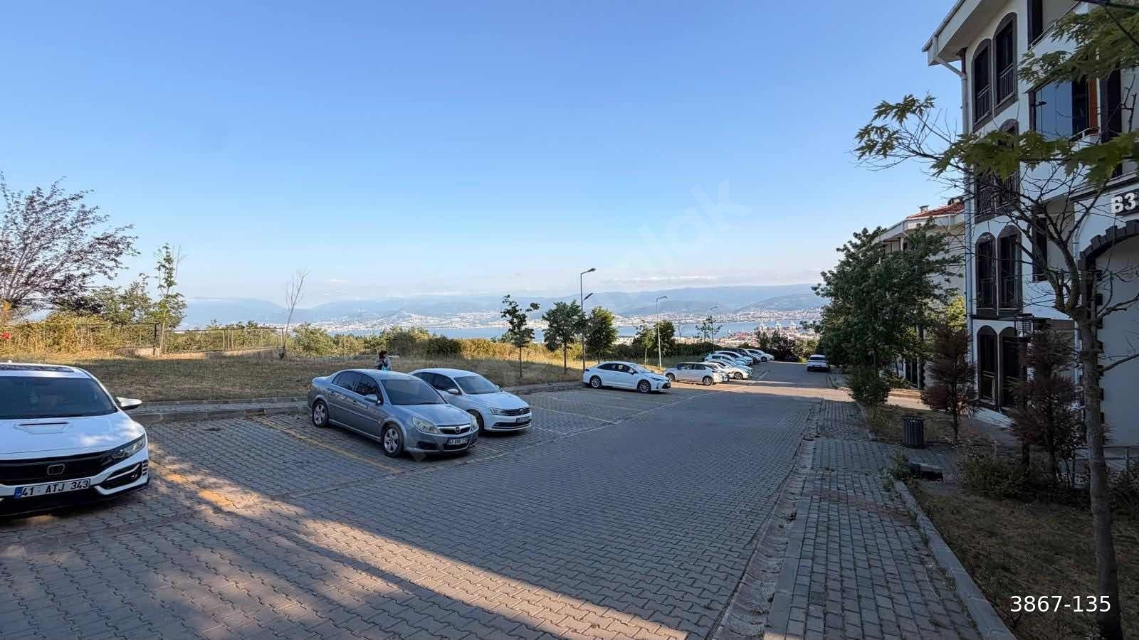 BASIN SİTESİ AÇIK OTOPARKLI GENÇ BİNA