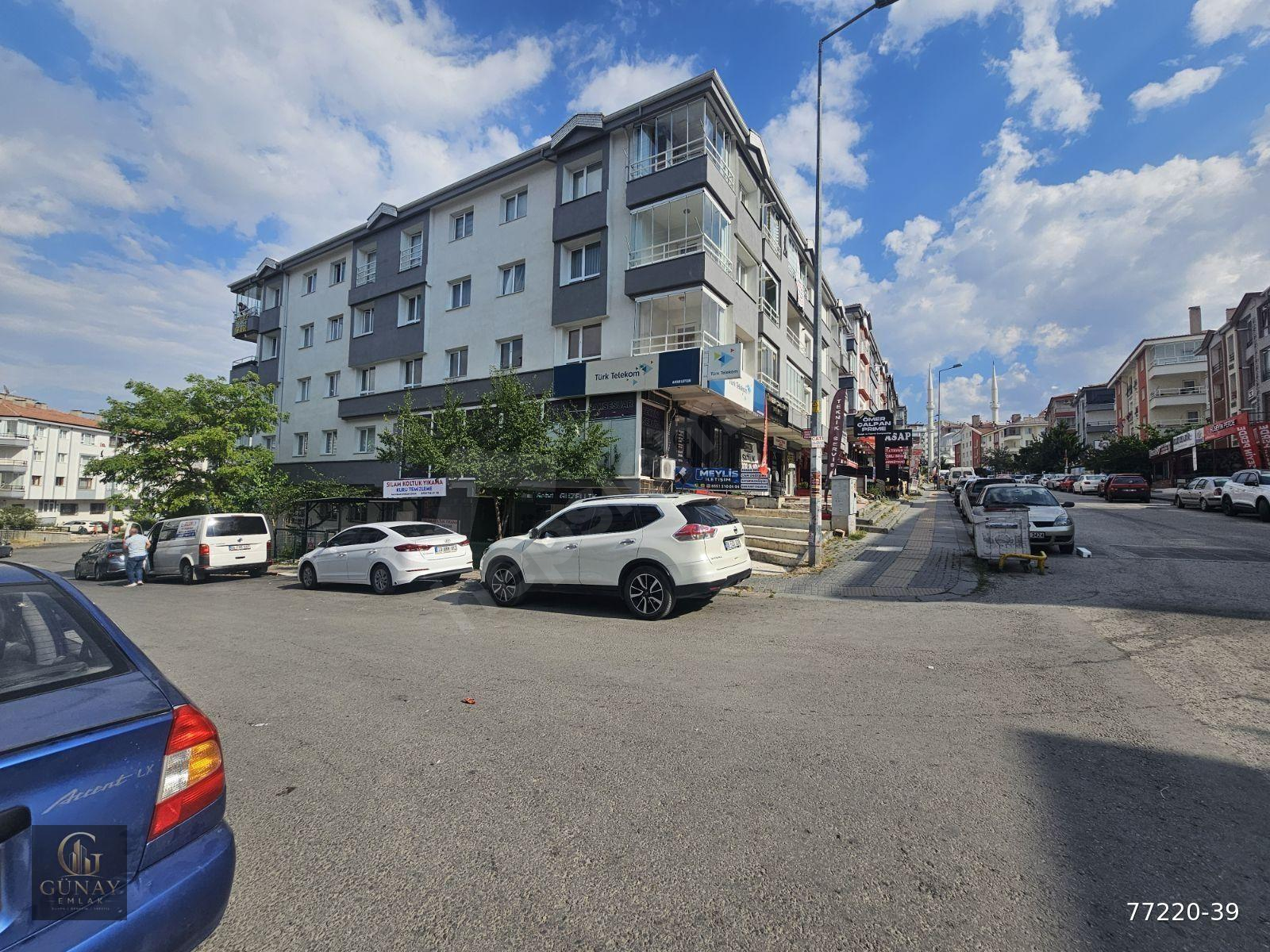GÜNAY EMLAK'TAN ŞEHİTLER CADDESİ ÜZERİ FIRSAT 3+1 DAİRE ACİL.