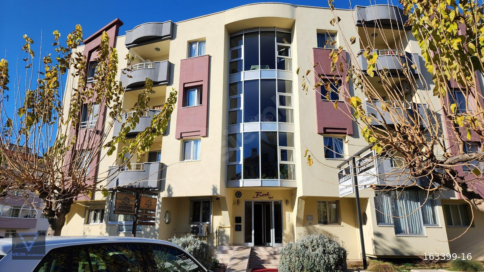 Okullar Bölgesinde Merkezi Muhitte + Asansörlü 3+1 Açık mutfak + Bakımlı bina