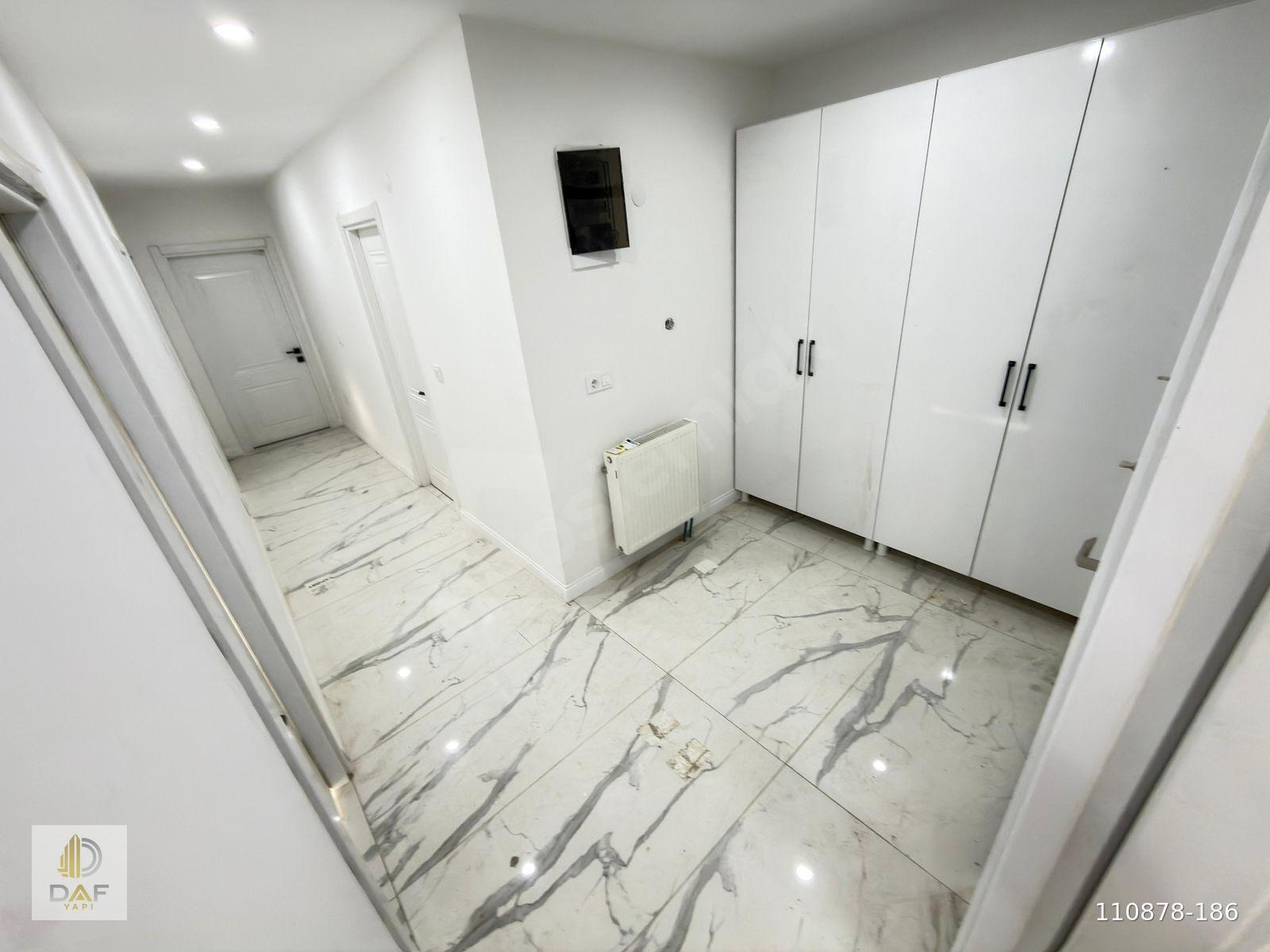 ARNAVUTKÖY VADİPARK'IN DİBİNDE BEYAZ İNCİ SİTESİN'DE 3+1 DAİRE