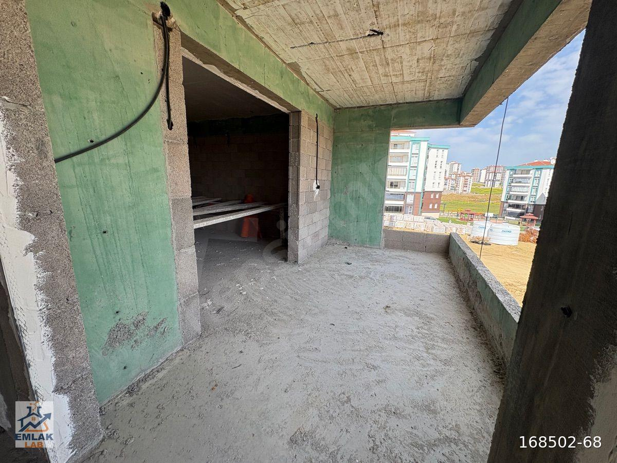 EMLAK LAB’tan Şentepe solda site içi satılık yüksek giriş 3 + 1 daire