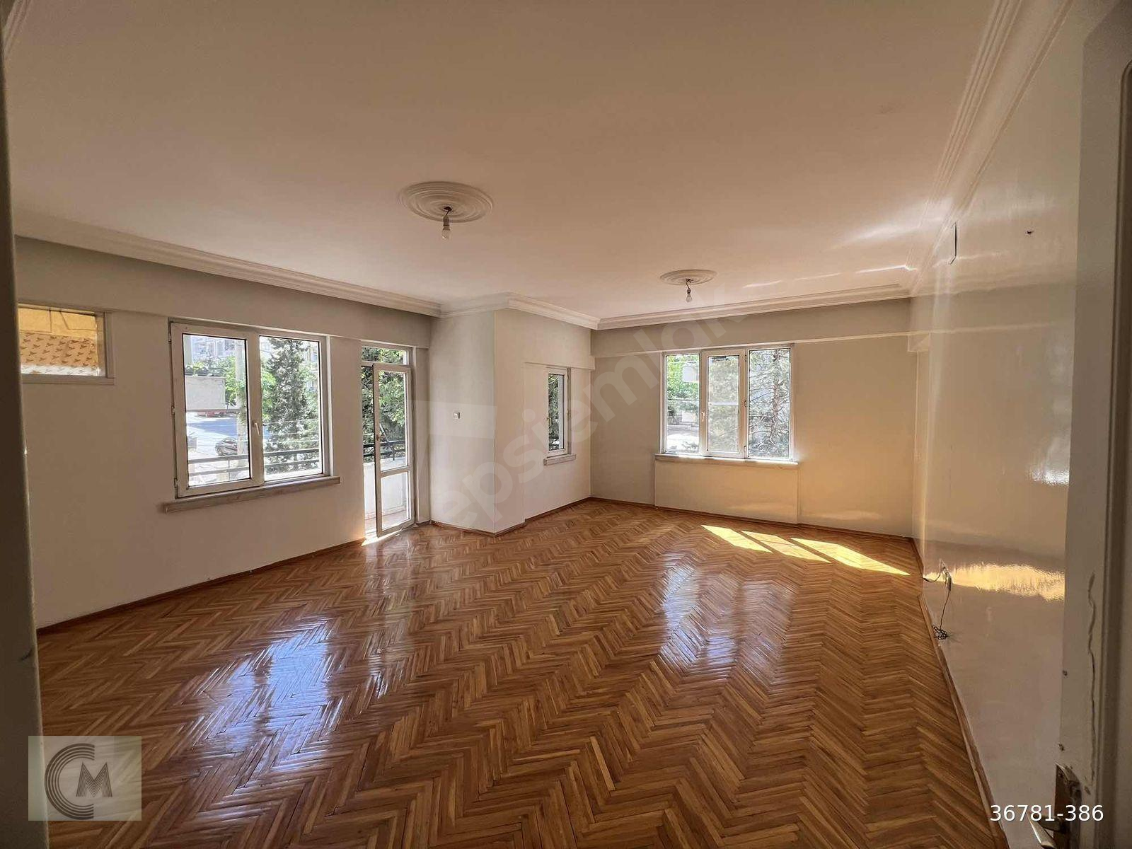 YEDİTEPE'DE DENİZSEMT PAZAR CİVARINDA CADDE ÜZERİ SATILIK 3+1