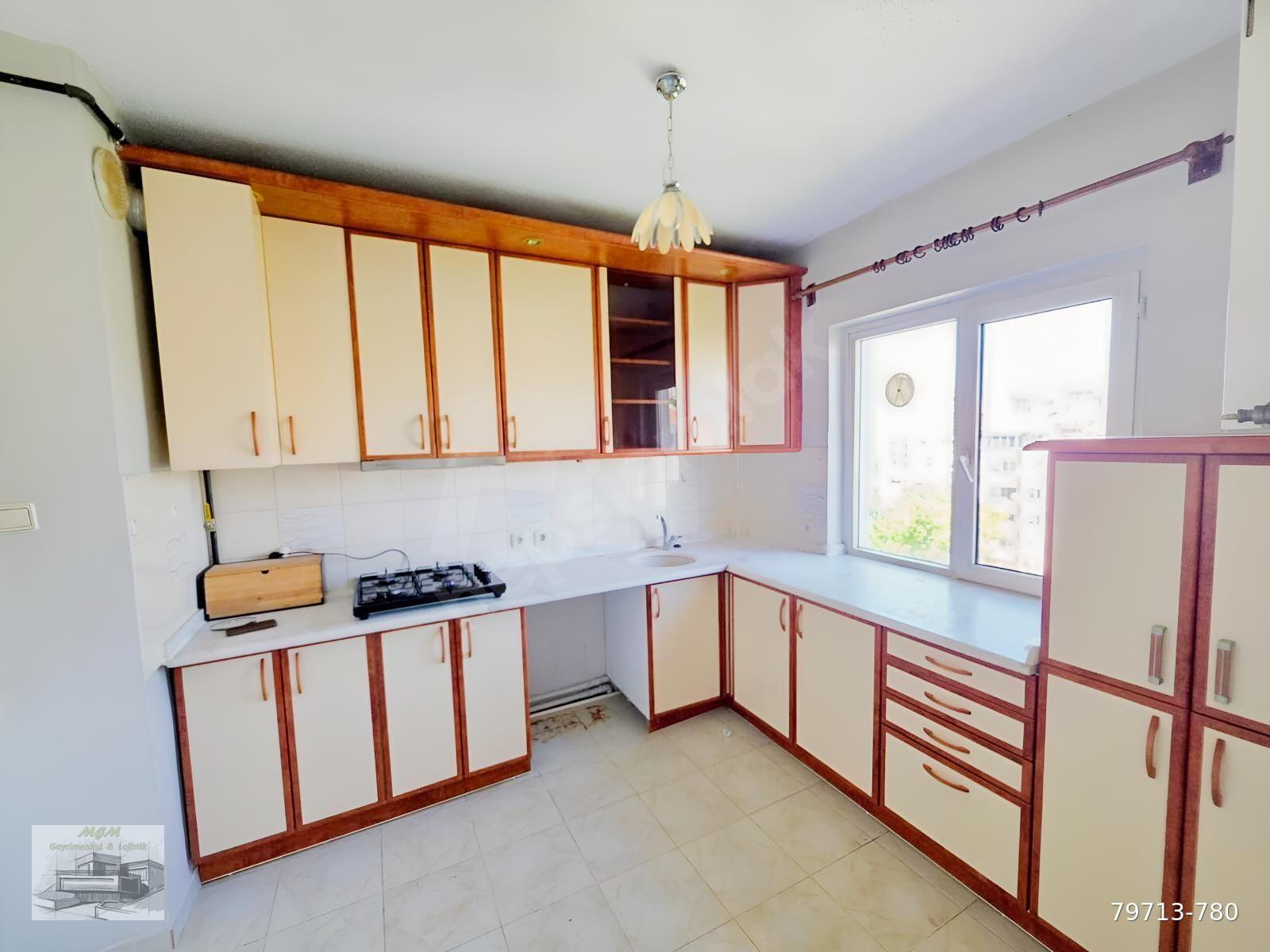 ÇAYYOLU İLLER SİTESİNDE5.KATTA KOMBİLİ 2+L SALON
