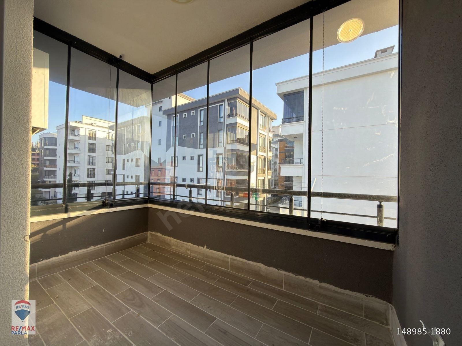 SALON MUTFAK AYRI / TRAMVAYA YAKIN / ÇOK GENİŞ 1+1/ REMAX GÖKHAN