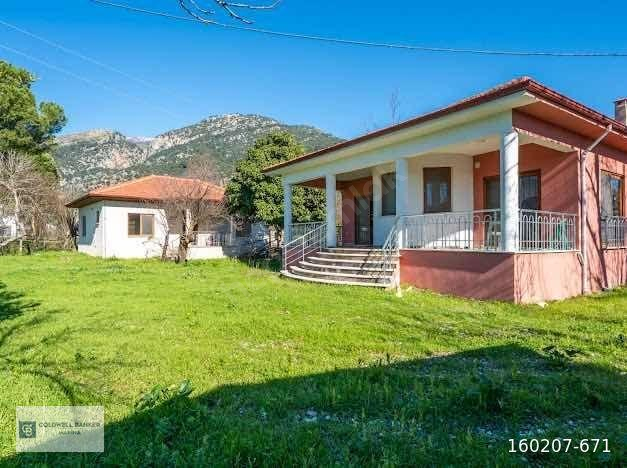 Muğla Köyceğiz de 3.750 m2 bahçe içinde 3+1 ve 2+1 müstakil ev