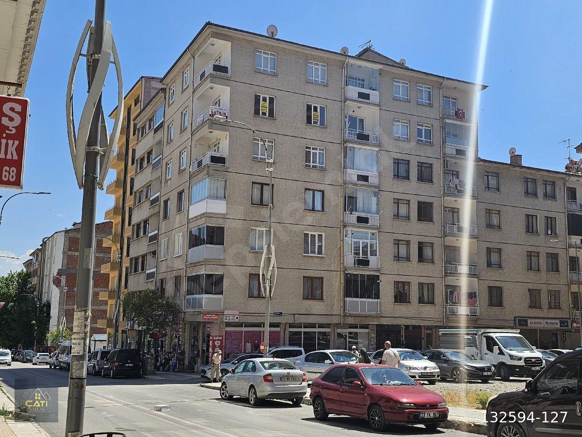 ÇATI EMLAKTAN SATILIK DAİRE RIZAİYE MAHALLESİNDE HASTANE CADDESİNDE