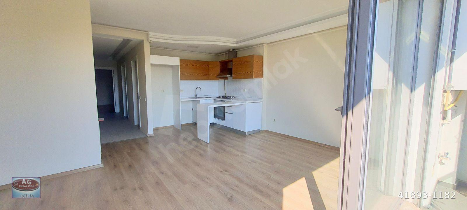 BORNOVA İSTANBUL CADDESİNDE EVKA3 METRO KARŞISI 8 YAŞINDA 2+1 DOĞALGAZLI