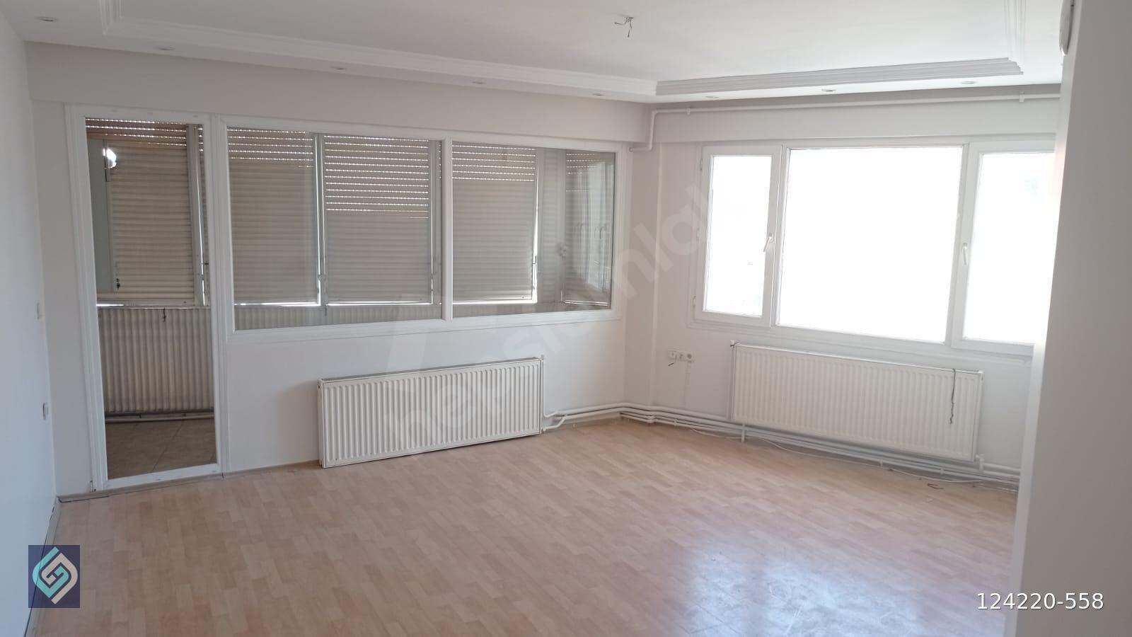 GÜZELYALI'NIN MERKEZİNDE, İÇİ BAKIMLI, OTOPARKLI, BALKONLU, 3+1