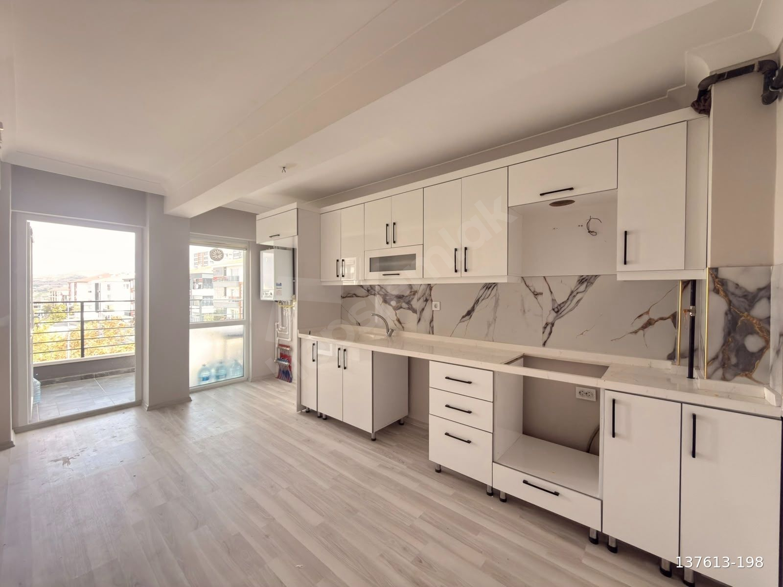 ERKILIÇ GAYRİMENKUL'DEN FIRSAT 4.KAT PARK MANZARALI ASANSÖRLÜ3+1