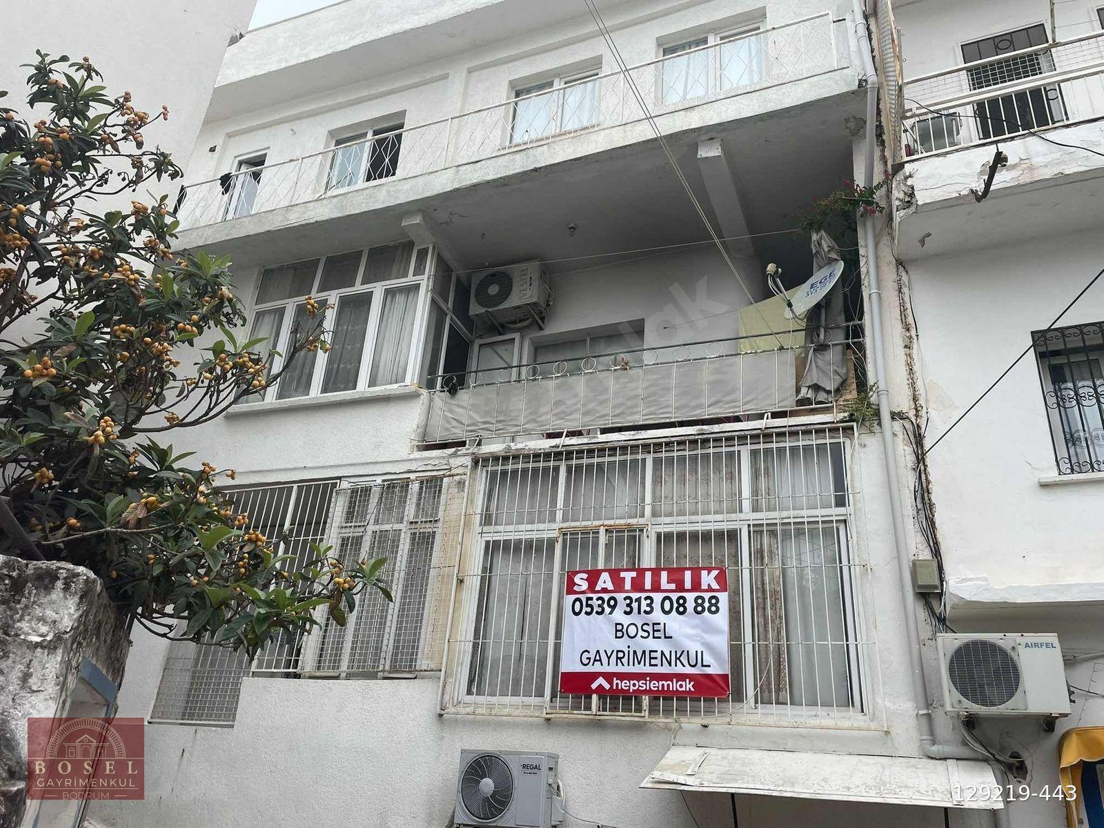 Bodrum Çarşı Taş Sokakta Satılık Komple Bina 4 Ayrı Daire